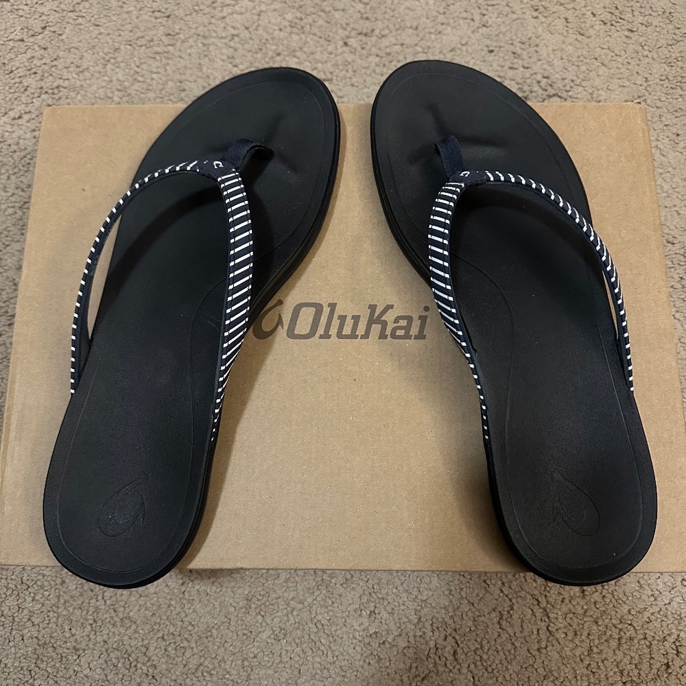 Olukai Women’s Classic Beach Sandals Ho‘ōpio Trench Blue Stripe Size 11